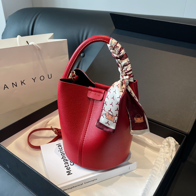 Red PU Bucket Shoulder and Cro - Luxury Bags Sale recension och pris