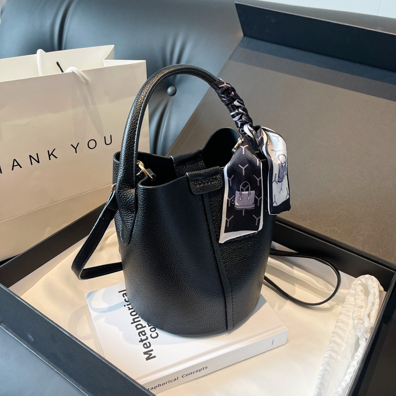 Red PU Bucket Shoulder and Cro - Luxury Bags Sale recension och pris