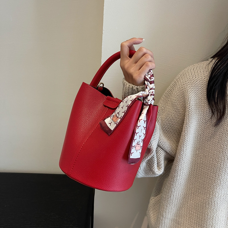 Red PU Bucket Shoulder and Cro - Luxury Bags Sale recension och pris