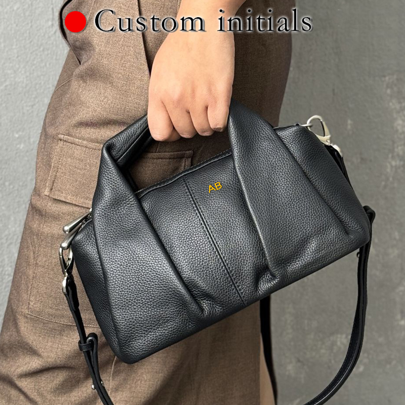 Custom Initials Leather Pillow - Luxury Bags Japan recension och pris