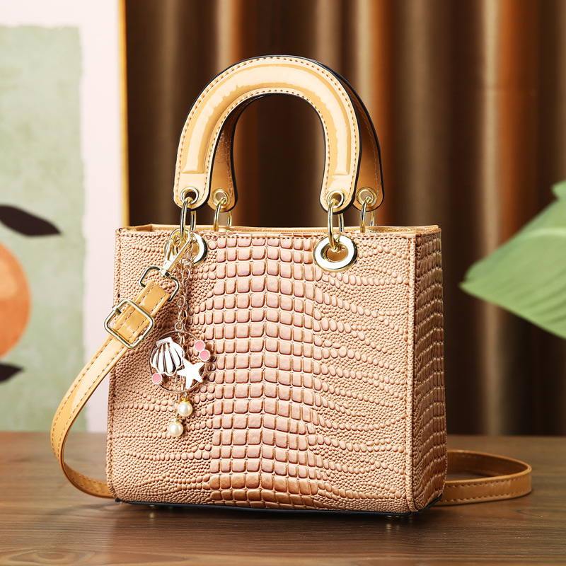 Crocodile Pattern Texture Smal - Luxury Bags Classy recension och pris