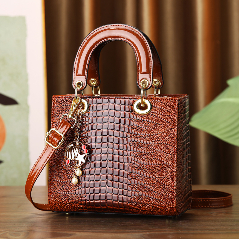 Crocodile Pattern Texture Smal - Luxury Bags Classy recension och pris