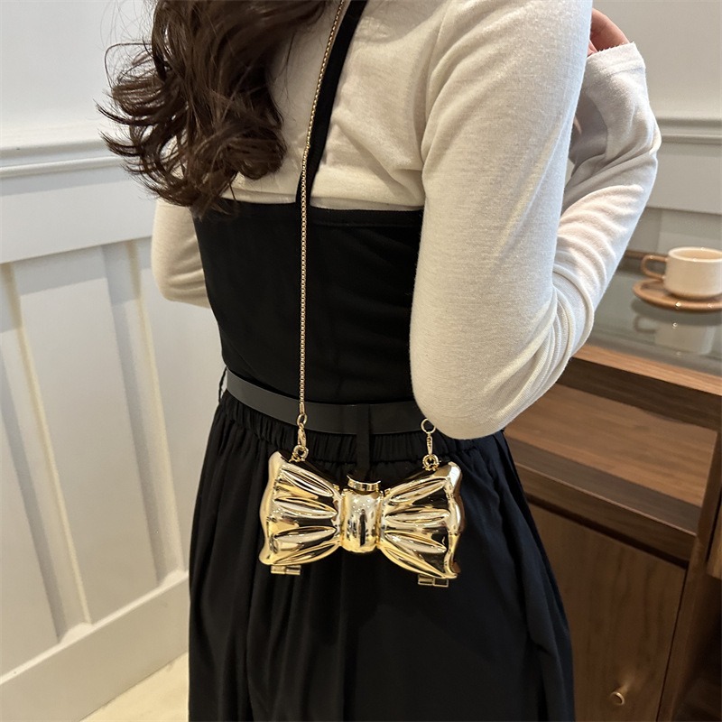 Luxury Fashion Metal Mini Hand - Luxury Bags Reseller recension och pris